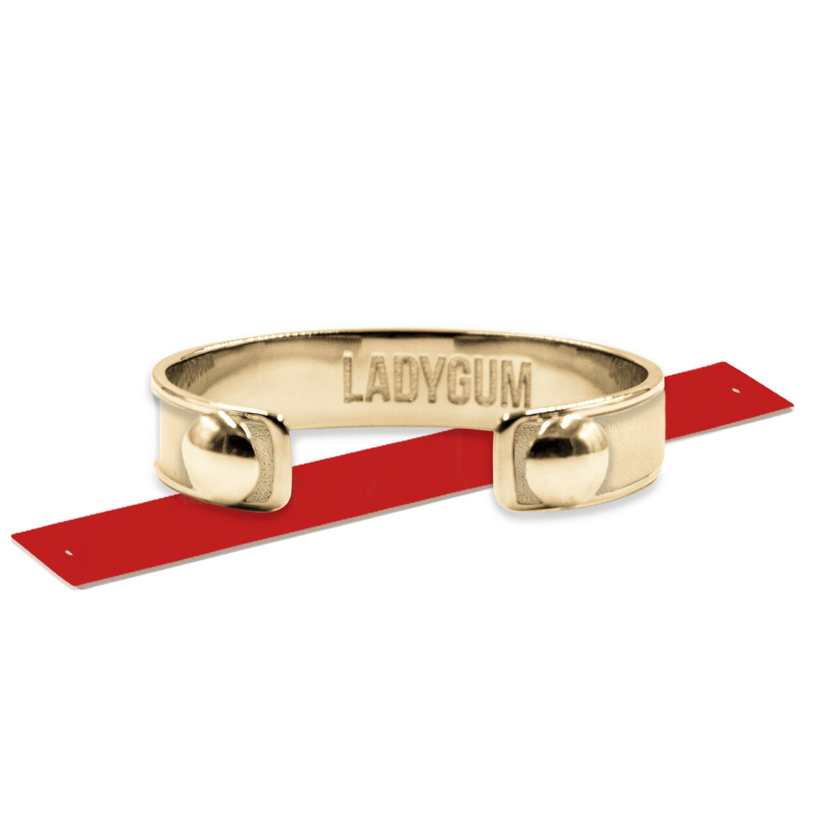 vue de dos, côté ouvert, avec les 2 caches, en entier, à plat, pack bangle doré à l'or fin avec bande silicone rouge. Bande interchangeable, légères, souples, à mémoire de forme. Bracelet jonc en acier inoxydable. Ladygum, bijoux fantaisies en silicone, marque française, créateurs, designers. Idée cadeau pour les fêtes.